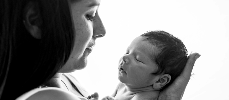 How to Support Postpartum Moms Featured Image