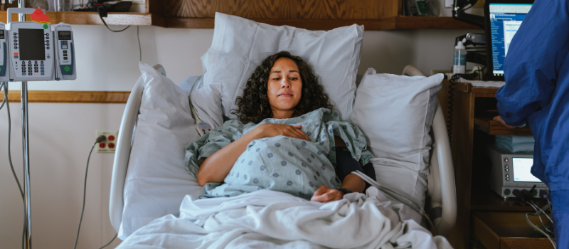 What to Know About Hospital Birthing Beds and Props Featured Image
